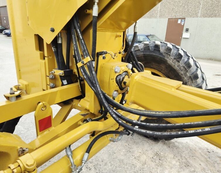 CATERPILLAR  140 AWD ***IMPECABLE***